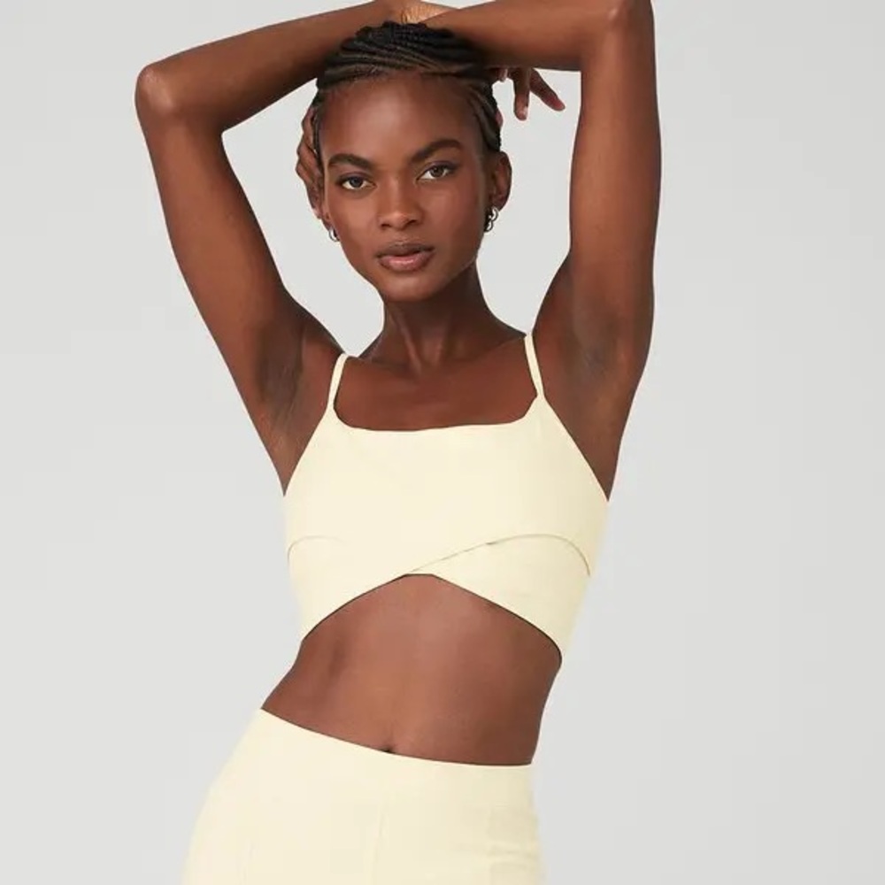 Alo Yoga Airbrush Enso Bra in French vanilla